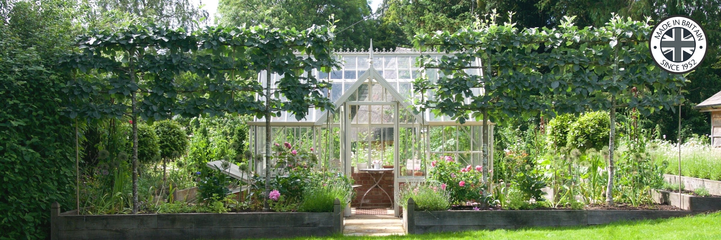 Englisches Gewächshaus im viktorianischen Stil für kleinere Gärten.